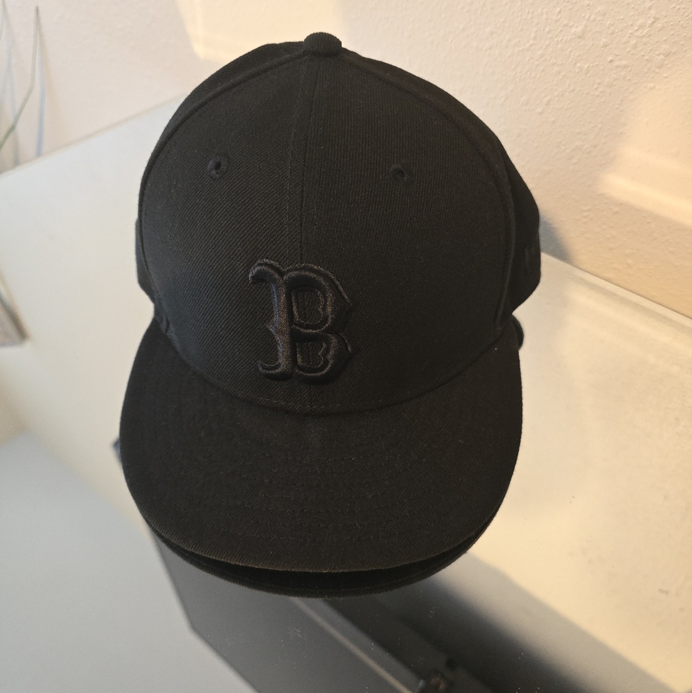 Boston Red Sox Fitted Baseball Hat black 7 1/4 - Picture 1 of 4